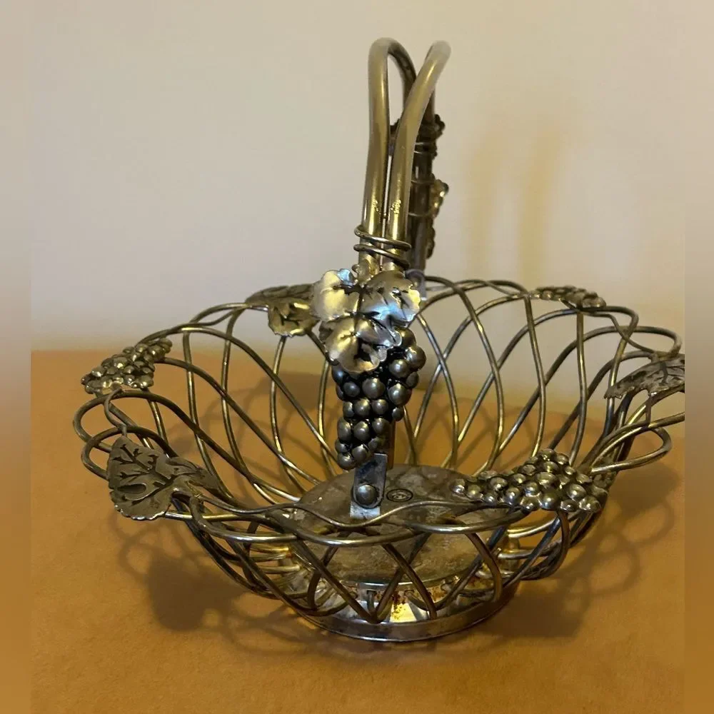 Godinger Silver Art Co. silver-plated wire basket grape leaf decorative pattern